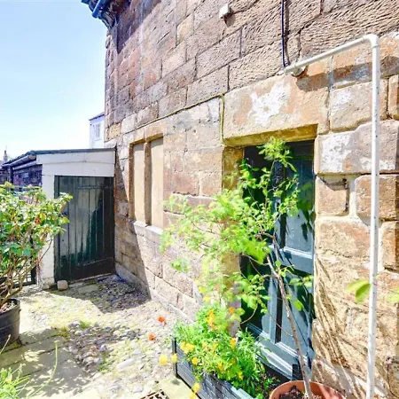 Halls Place * Whitby